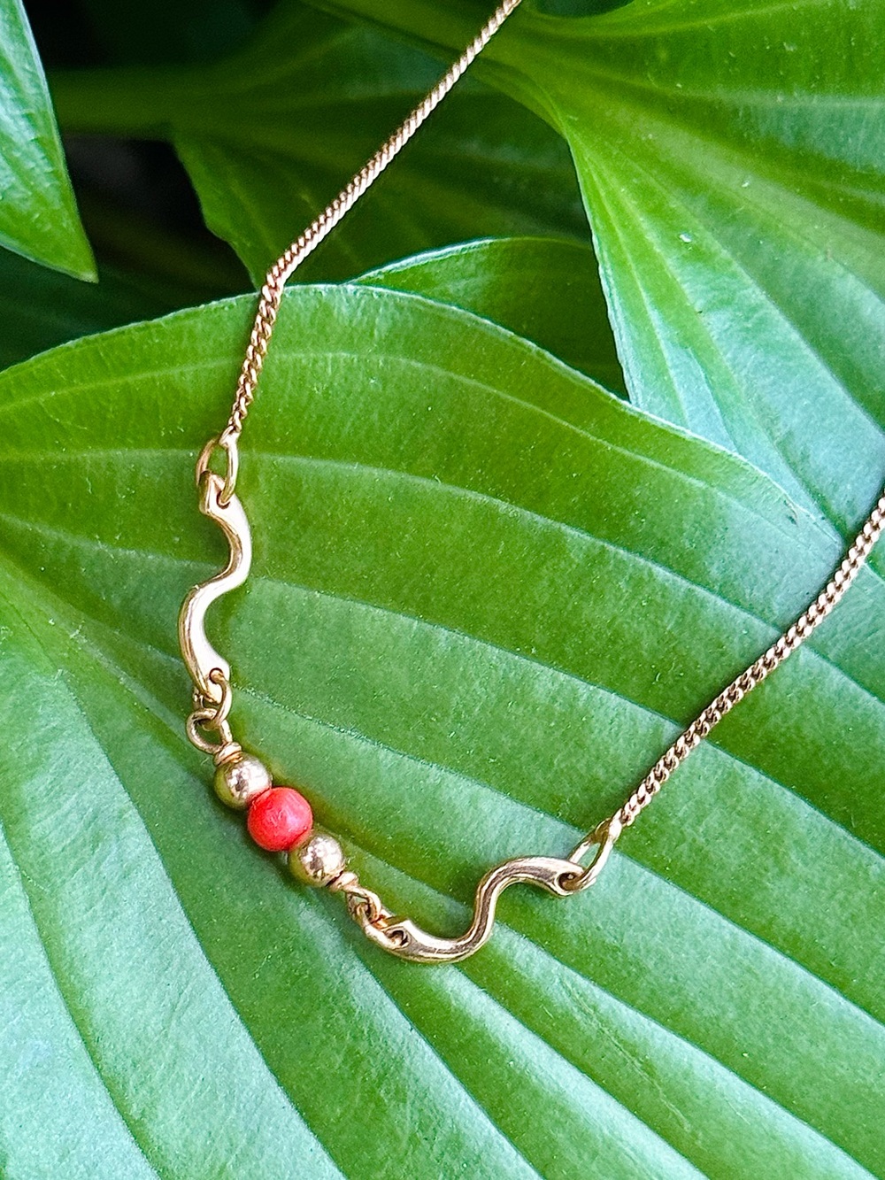 Vintage UNOAERRE 18K Gold Snake Necklace Coral Bead Italy 3.7g